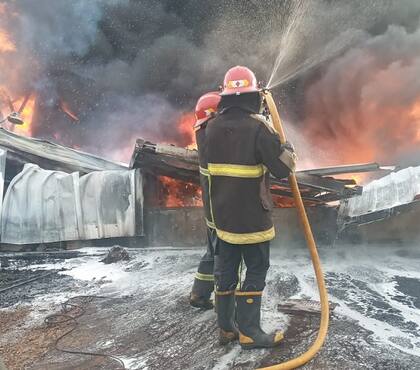 Varias dotaciones de bomberos acudieron al lugar.