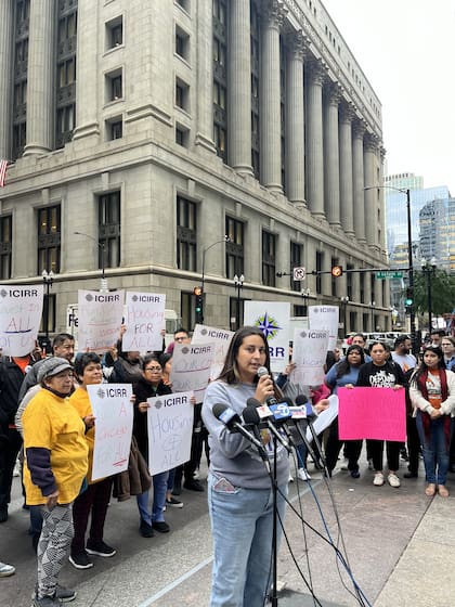 Varias organizaciones se movilizan y ofrecen información necesaria a los inmigrantes indocumentados sobre las posibles redadas que podría haber en Chicago