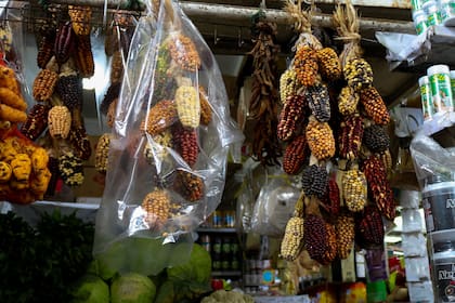 Variedad de maíz en el mercado de Surquillo