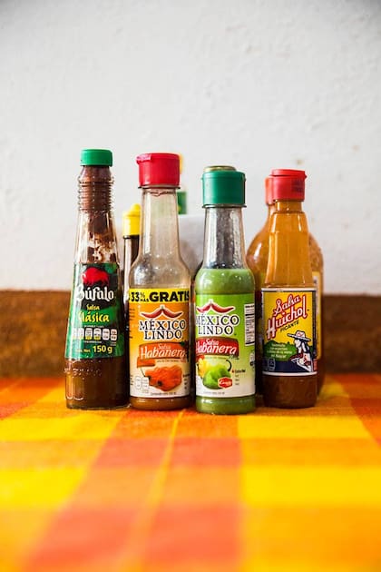Variedad de salsas picantes
