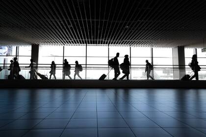 Varios aeropuertos de Florida permanecen cerrados