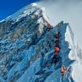 Tras una temporada récord y la saturación en la cumbre, crecen los pedidos para limitar los ascensos