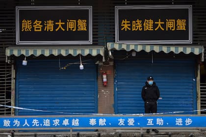 Varios comercios cerrados en la ciudad de Wuhan