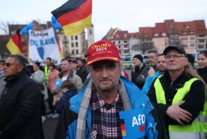 Varios de los partidos de la extrema derecha europea que celebraron el regreso de Trump a la Casa Blanca hace un año ahora lo critican