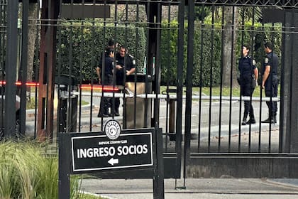 Varios efectivos de la bonaerense dentro de Mapuche