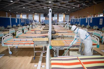 Varios estadios deportivos fueron utilizados para montar hospitales provisorios para atender a los afectados por el coronavirus