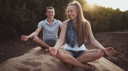 Varios estudios se ocuparon de averiguar los beneficios del yoga en el dormitorio