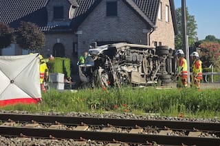 Varios heridos en un choque entre un tren y un minibús escolar en Bélgica