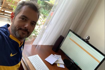 Varios hinchas de Boca se sumaron al home office con la camiseta xeneize