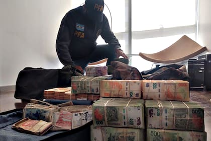 Varios millones de pesos fueron decomisados en los allanamientos en cuevas financieras de Rosario