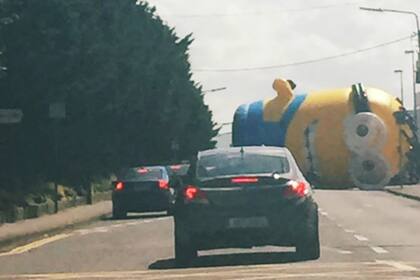 Varios testigos contaron que el día estaba muy ventoso, una de las razones por las cuales el inflable del minion salió volando