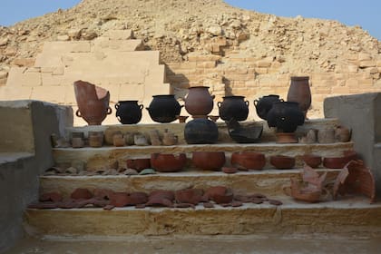 Vasijas encontradas en una necrópolis de Egipto, a 30 kilómetros de El Cairo.