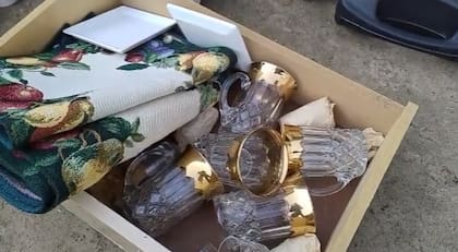 Vasos de cristal y manteles de la víctima