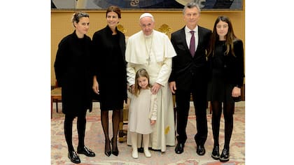 Macri, Awada y sus hijas asistieron a una audiencia privada con el Papa