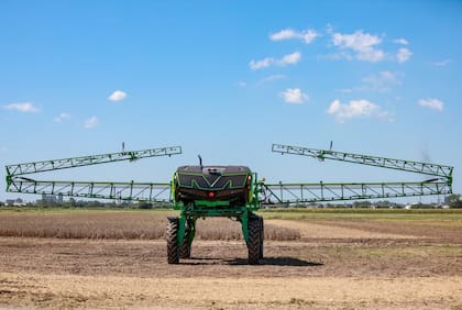 VAX - Vehículo Autónomo Multipropósito - Centro de atención en la última Expoagro y premiado como avance tecnológico en la región.