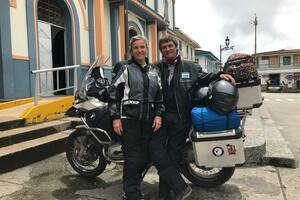 Aventura: una pareja viaja a Alaska en moto y por etapas