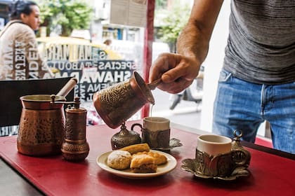 Todo es casero y exquisito: el café, a la turca; y el lehmeyun, como lo hacía mi abuela.