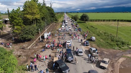 Vecinos cortan la Ruta 38 pidiendo ayuda del Estado