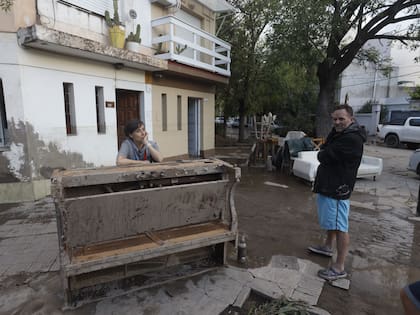 Vecinos de la ciudad de Bahía Blanca padecieron las consecuencias del feroz temporal