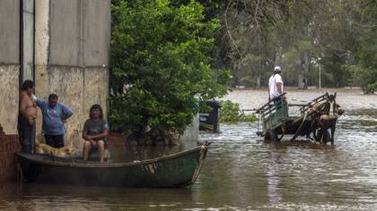 Vecinos de la ciudad de Concordia luego de las inundaciones