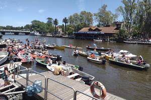 Vecinos de las islas del Delta cortan el río Tigre para pedir que vuelva la luz