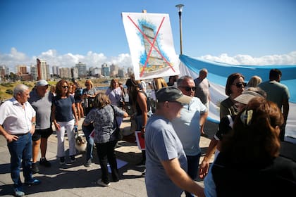Vecinos de Mar del Plata protestaron contra la construcción de una torre de 35 pisos en el barrio Stella Maris