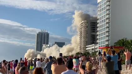 Vecinos de Miami Beach vieron el derrumbe del Hotel Deauville