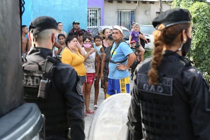Vecinos de Puerta 8 reclaman la liberación de los detenidos en los allanamientos por la venta de droga adulterada