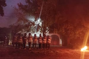 Abusaron a una niña de 13 años, quedó embarazada y los vecinos incendiaron la casa de una fiscal