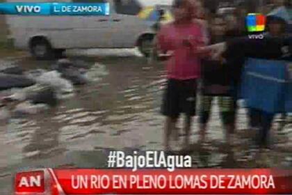Vecinos del barrio 2 de Abril, en Lomas de Zamora, protestan por los anegamientos