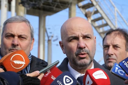 Vecinos del barrio Bella Vista recibieron con irónicos aplausos al ministro de Seguridad santafesino, Claudio Brilloni