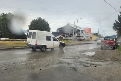 Vecinos denuncian el mal estado de las calles en Ushuaia, fuera de la zona del centro comercial