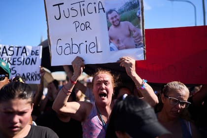 Vecinos en la protesta por Gabriel González