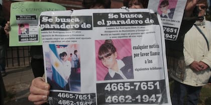 Vecinos, familiares y allegados, en los primeros días de búsqueda de Candela