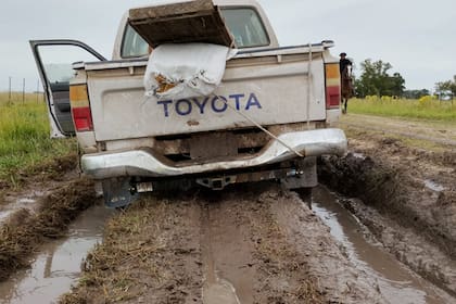 Vecinos y productores quedan atrapados en los pantanos ante la falta de acción municipal