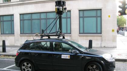 Vehículos con una cámara de 360° recorren las calles del mundo para registrarlas en Google Street View.