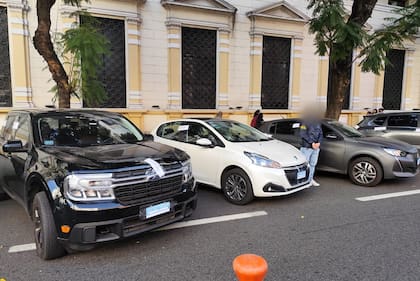 Vehículos decomisados en los allanamientos ordenados en la investigación sobre un red de lavado de dinero