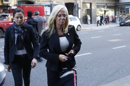 La diputada Villata al llegar al Congreso