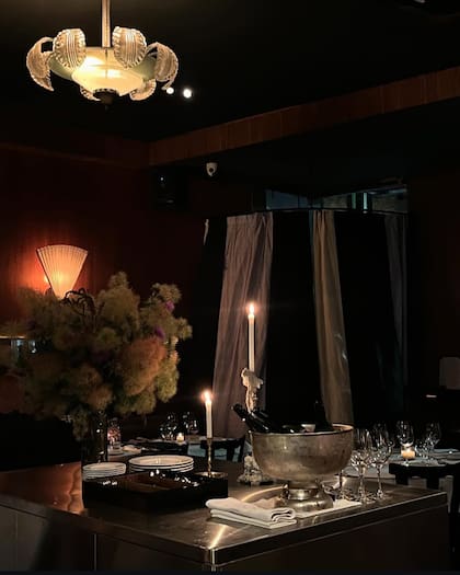 Velas, luces bajas y un entorno íntimo en Roa