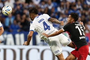 El equipo de Gallardo no juega bien, pierde desde el arranque con Vélez y se quedó sin Quintero, que salió lesionado