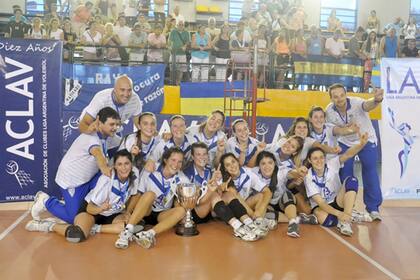 Vélez festejó su título en la Bombonerita.jpg