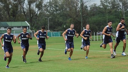 Vélez fue uno de los adelantados en la vuelta al trabajo; este martes comenzó la pretemporada en la Villa Olímpica de Ituzaingó