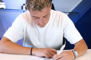 Vélez le renovó el contrato de unos de sus futbolistas, publicó un video de la firma y filtró su sueldo por error