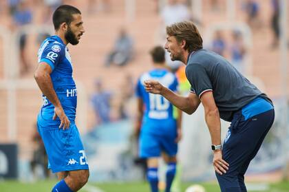 Heinze charla con Matías Vargas, que acaba de mudarse al Espanyol de Barcelona.