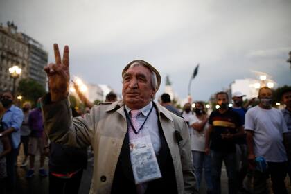 Seguidores de Carlos Menem en las cercanías del Congreso