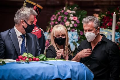 Claudia Villafañe tambien despidió a Carlos Menem