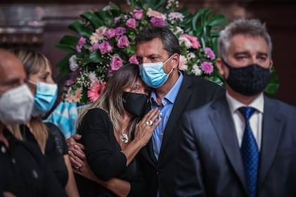 Sergio Massa y Malena Galmarini, durante el funeral
