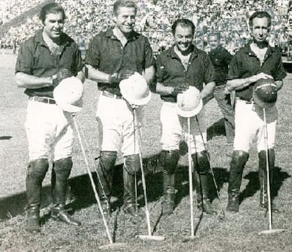 Partido del siglo, en 1975, con la camiseta de Venado Tuerto: Frankie Dorignac, Juancarlitos Harriott, Gastón Dorignac y Horacio Heguy