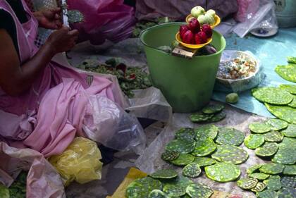 Vendedoras de nopales en el mercado de San Miguel de Allende, en México.