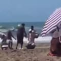 Violenta pelea a las trompadas entre vendedores de churros y de licuados en una playa de Mar Azul